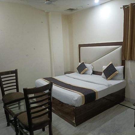 Hotel Ringer New Delhi Exterior photo